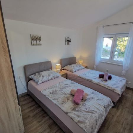 מולאט Apartmani Goga 2 מראה חיצוני תמונה